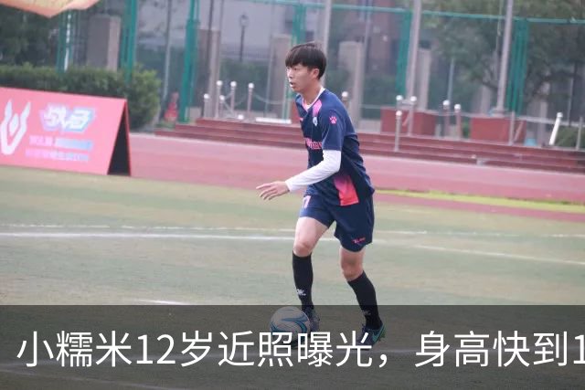 小糯米12岁近照曝光，身高快到1米7，父母陪伴差距看得人心酸